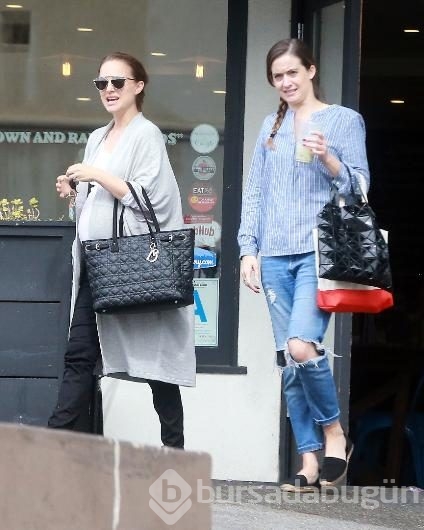 Natalie Portman'ın karnı burnunda