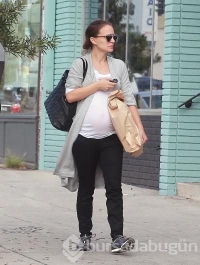 Natalie Portman'ın karnı burnunda