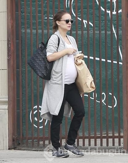 Natalie Portman'ın karnı burnunda