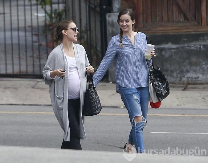 Natalie Portman'ın karnı burnunda