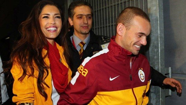 Sneijder çifti yeni evine taşındı