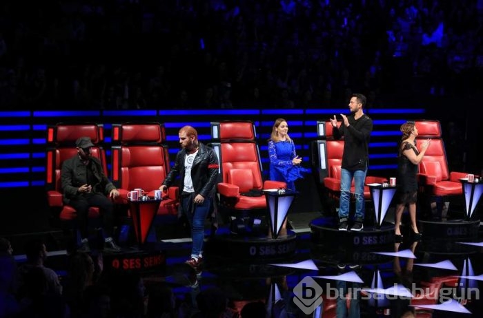 Hadise adeta büyüledi!