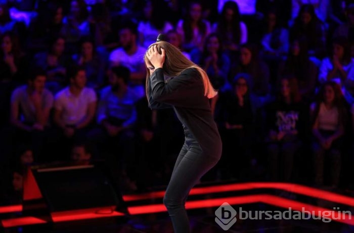 Hadise adeta büyüledi!