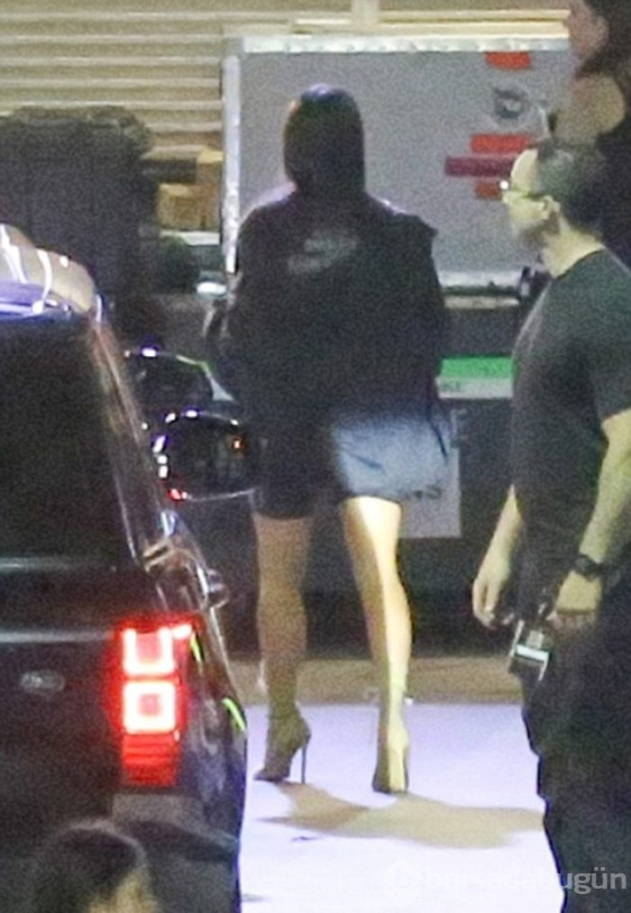 Kim Kardashian kendini gizledi
