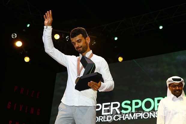 Şampiyon Kenan Sofuoğlu kupasını aldı