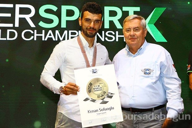 Şampiyon Kenan Sofuoğlu kupasını aldı