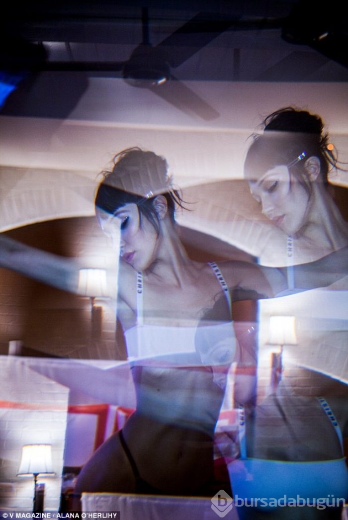 Bella Hadid'den çarpıcı pozlar!