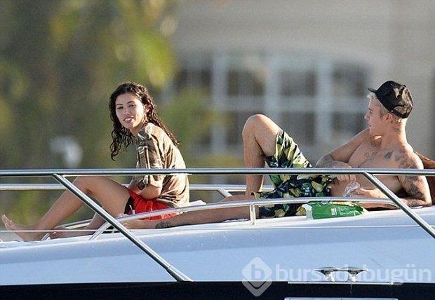 Sinan Akçıl, Justin Bieber'ın eski sevgilisiyle birlikte