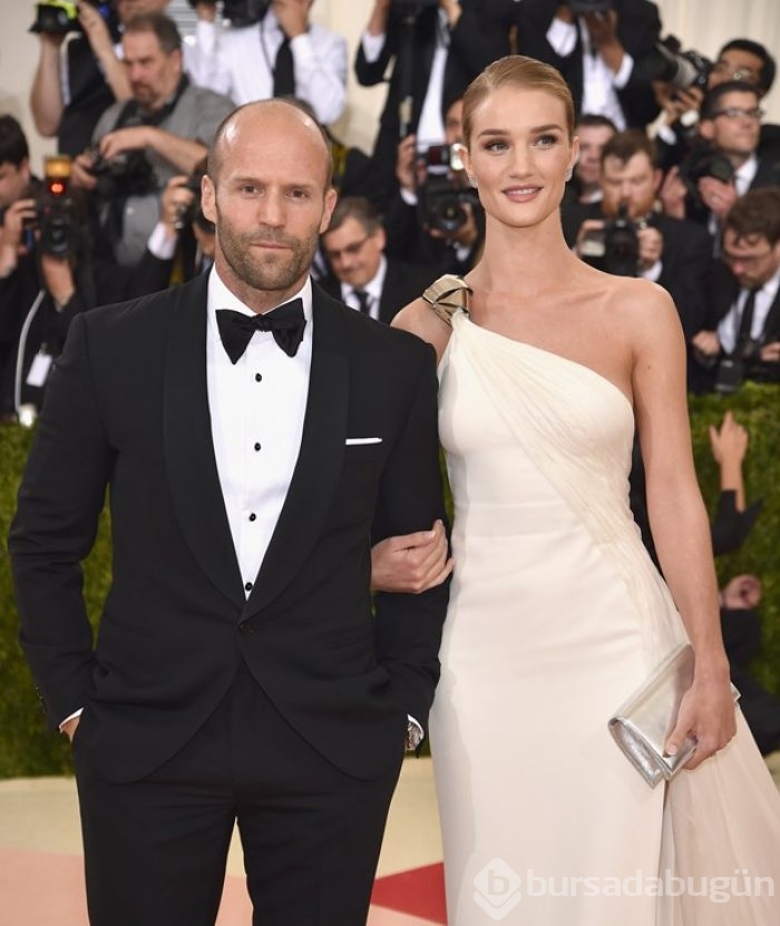 Rosie Huntington Whiteley isyan etti
