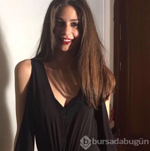 Deren'den cesur cadılar bayramı pozu