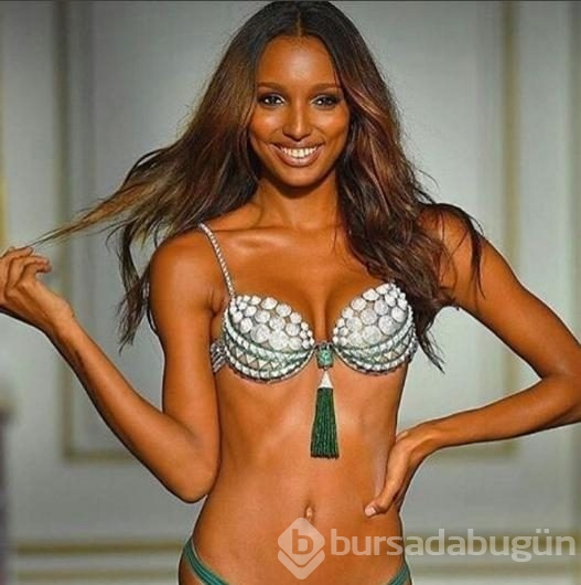 Jasmine Tookes fotoğrafını photoshopsuz yayınladı