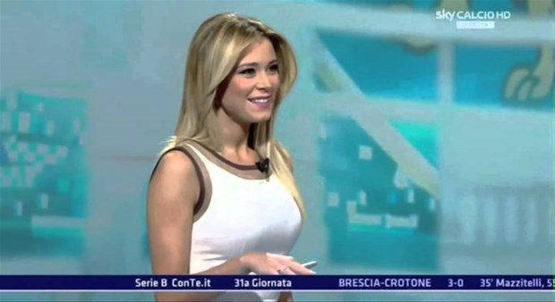 Ünlü sunucunun çıplak fotoğrafları internete sızdı