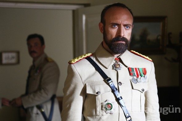 Bergüzar Korel: Klavye başında herkes konuşur!