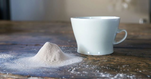 İnsan kemiklerinden yemek takımı
