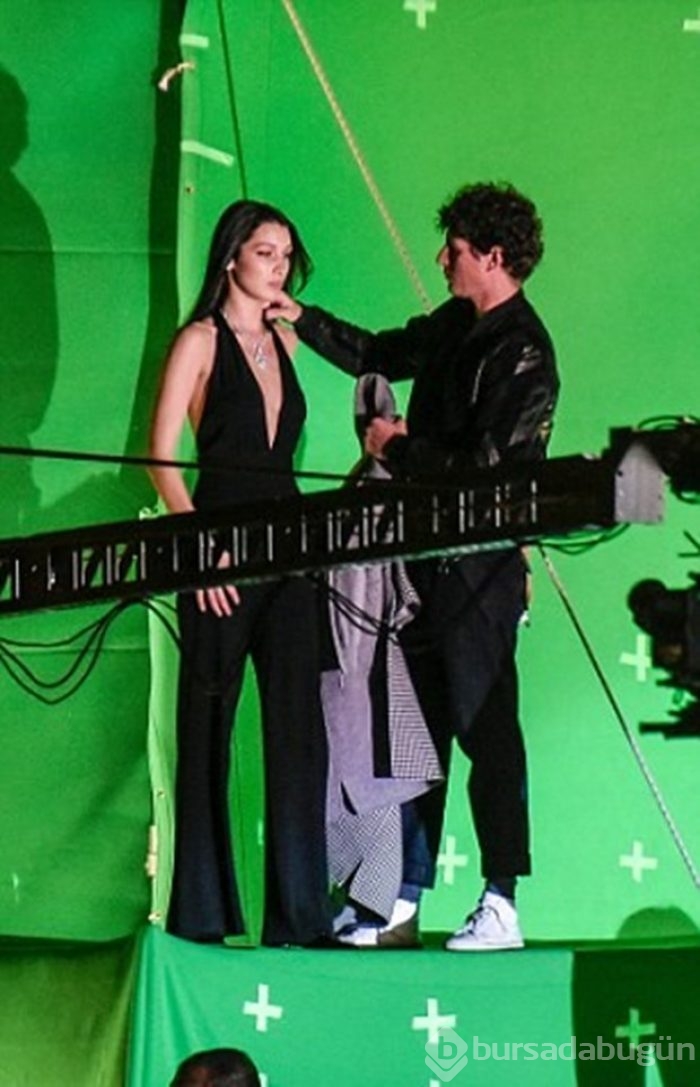 Bella Hadid reklam çekiminde