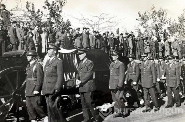 Atatürk'ün cenazesinden hiç görülmeyen fotoğraflar
