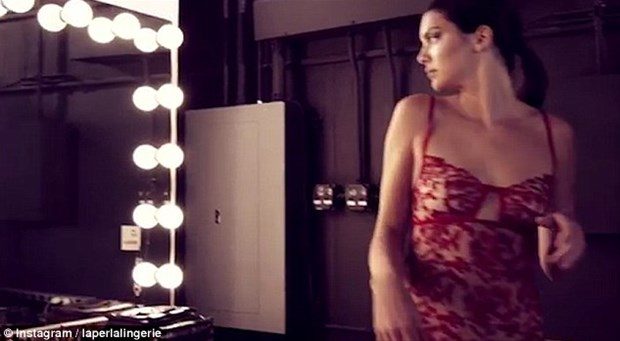 Kendall Jenner nefes kesti!