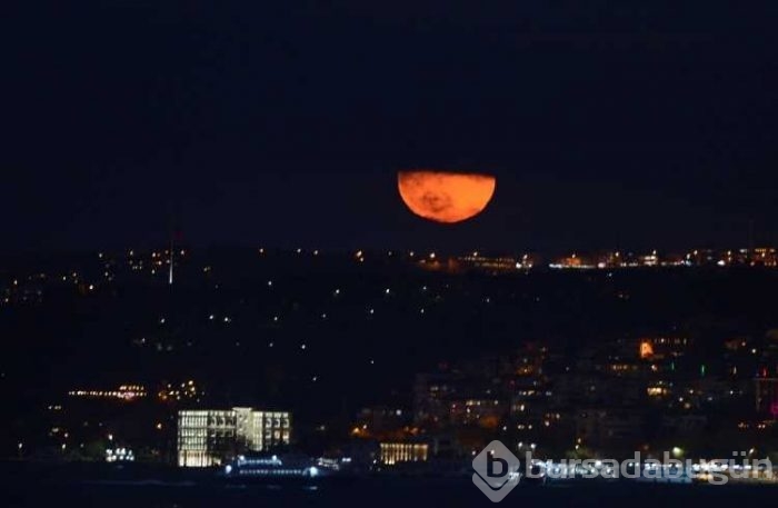 'Süper Ay' dünyayı büyüledi