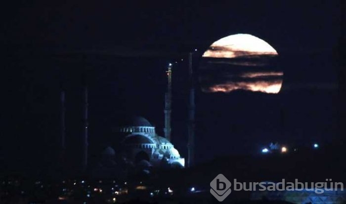 'Süper Ay' dünyayı büyüledi