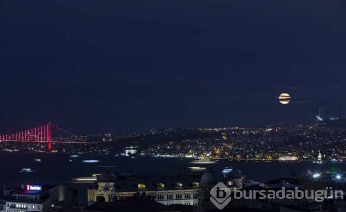 'Süper Ay' dünyayı büyüledi