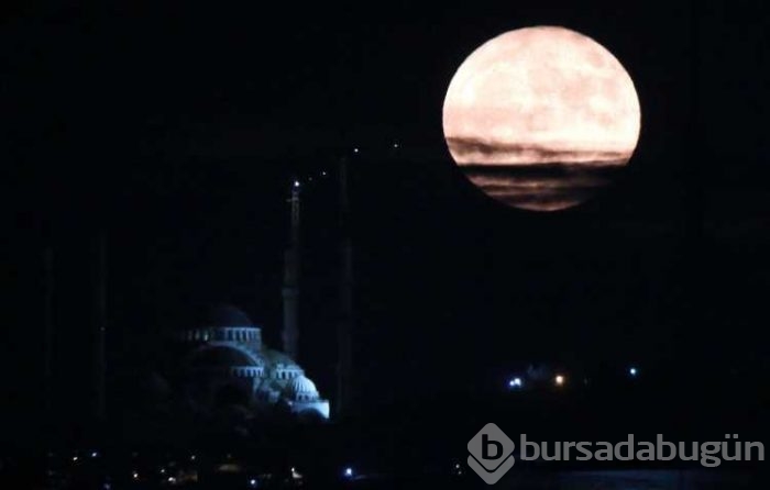 'Süper Ay' dünyayı büyüledi