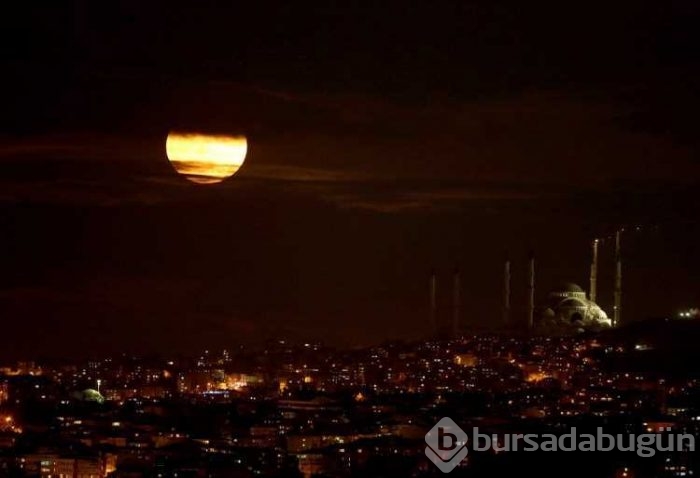 'Süper Ay' dünyayı büyüledi