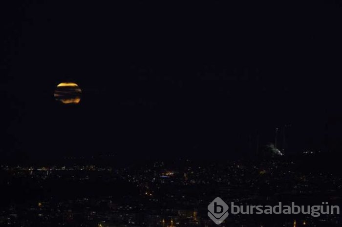 'Süper Ay' dünyayı büyüledi
