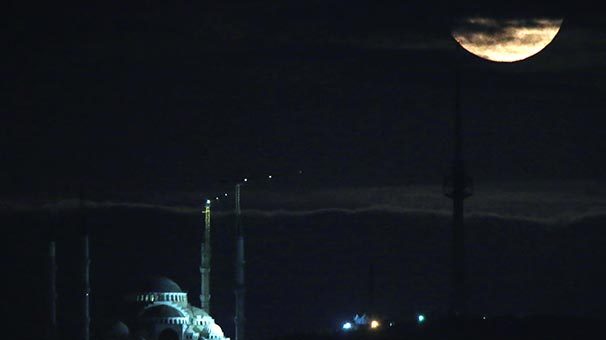 Süper Ay Türkiye'de dün gece böyle görüntülendi