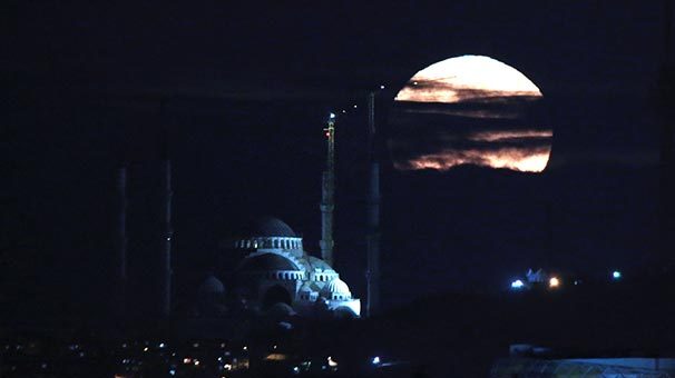 Süper Ay Türkiye'de dün gece böyle görüntülendi