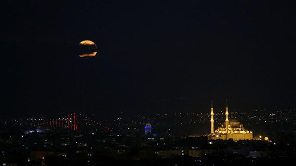 Süper Ay Türkiye'de dün gece böyle görüntülendi