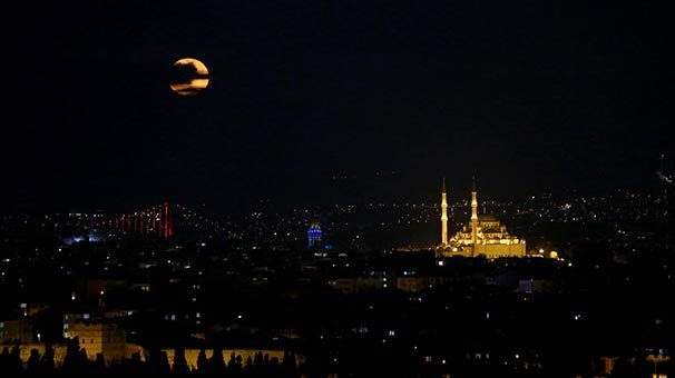 Süper Ay Türkiye'de dün gece böyle görüntülendi