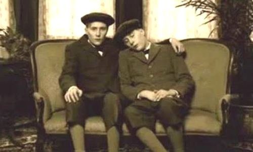 En garip gelenek! Ölülerle çektirilen fotoğraflar