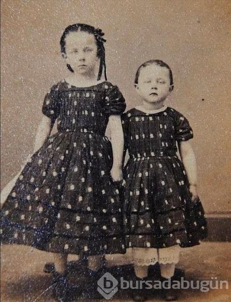 En garip gelenek! Ölülerle çektirilen fotoğraflar