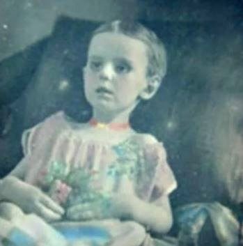 En garip gelenek! Ölülerle çektirilen fotoğraflar