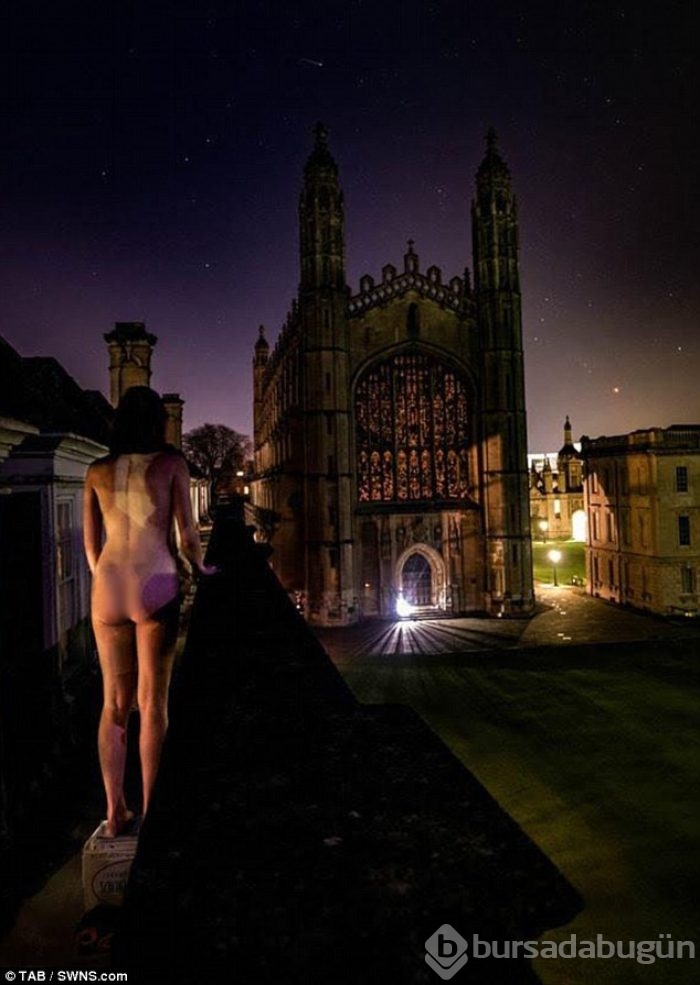 Cambridge öğrencileri soyundu!