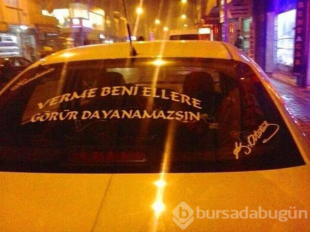 Araçlarına yazdıklarıyla fenomen oldular!