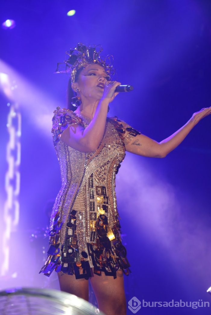 Demet Akalın'dan ezeli rakibi Hande Yener'e yanıt