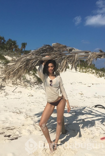 Victoria's Secret'a alınmayan Shanina Shaik tatilde