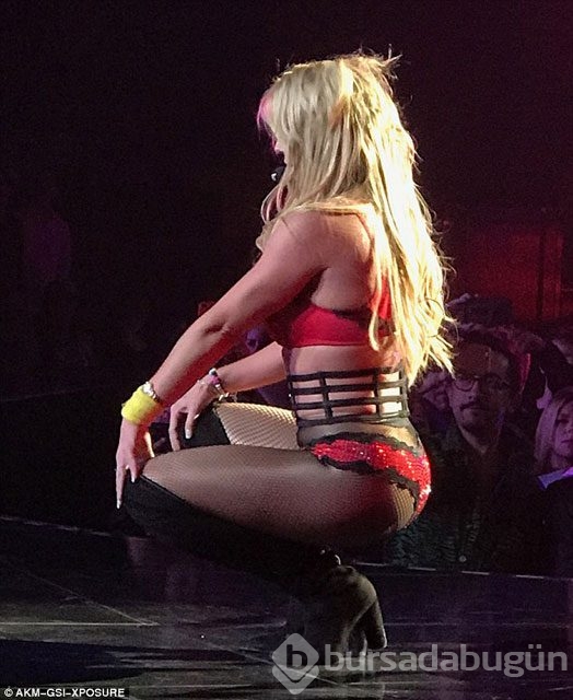 Britney Spears'ın iç çamaşırlı konser stili
