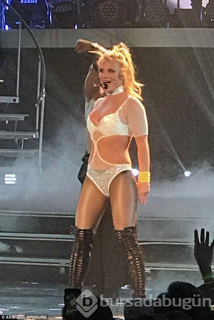 Britney Spears'ın iç çamaşırlı konser stili