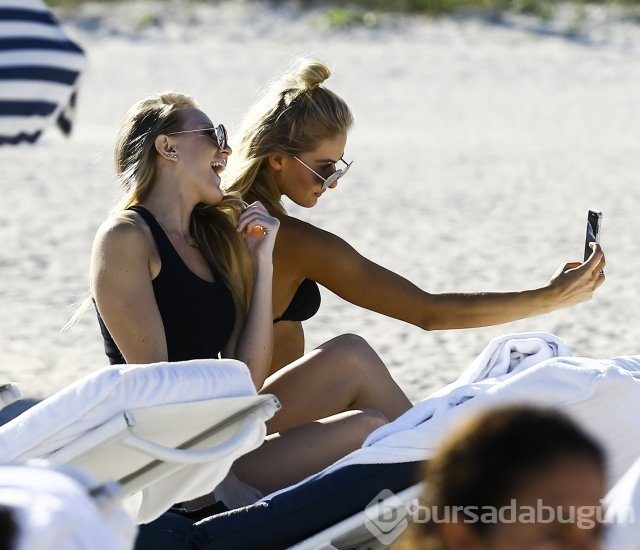 Selena Weber bol bol selfie çekti