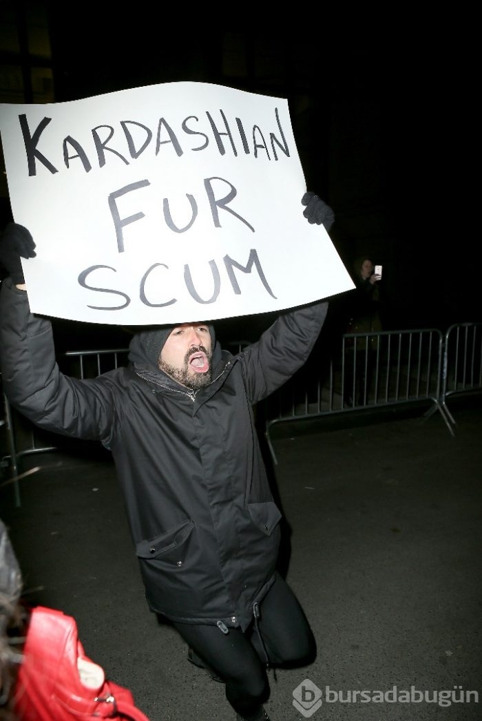 Kim Kardashian hastanede kardeşleri baloda!