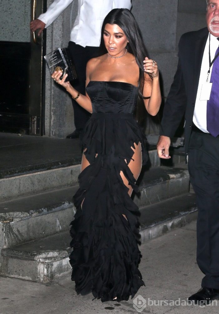 Kim Kardashian hastanede kardeşleri baloda!