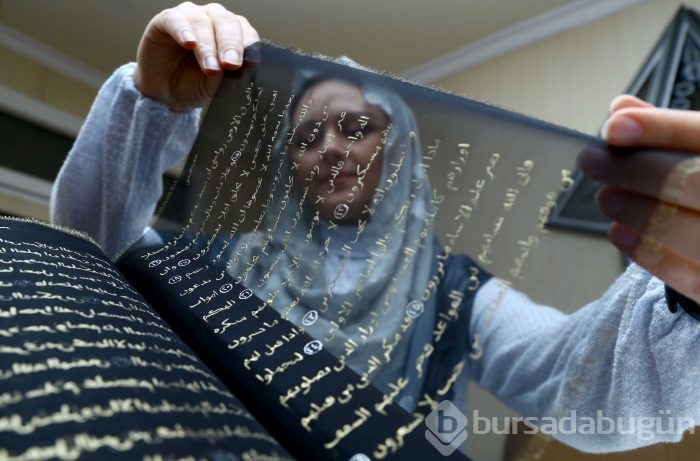 Kur'an-ı Kerim'i ipek sayfalara yazdı