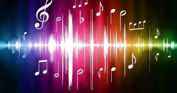Çikolata yerken müzik dinleyenler...
