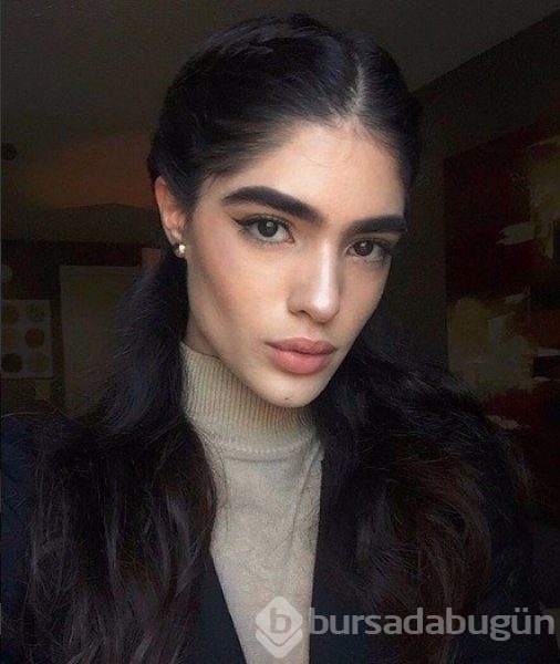 Genç modelin kaşlarına büyük ilgi