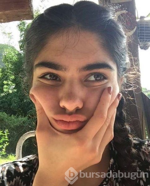 Genç modelin kaşlarına büyük ilgi