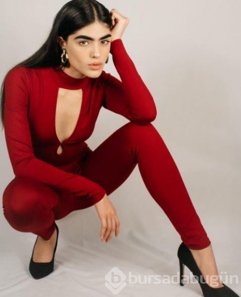 Genç modelin kaşlarına büyük ilgi