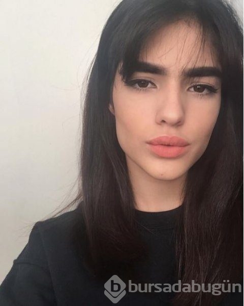 Genç modelin kaşlarına büyük ilgi
