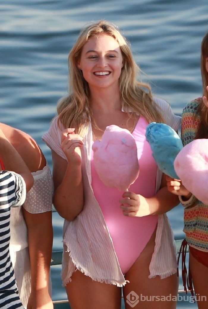 Iskra Lawrence, metroda soyundu